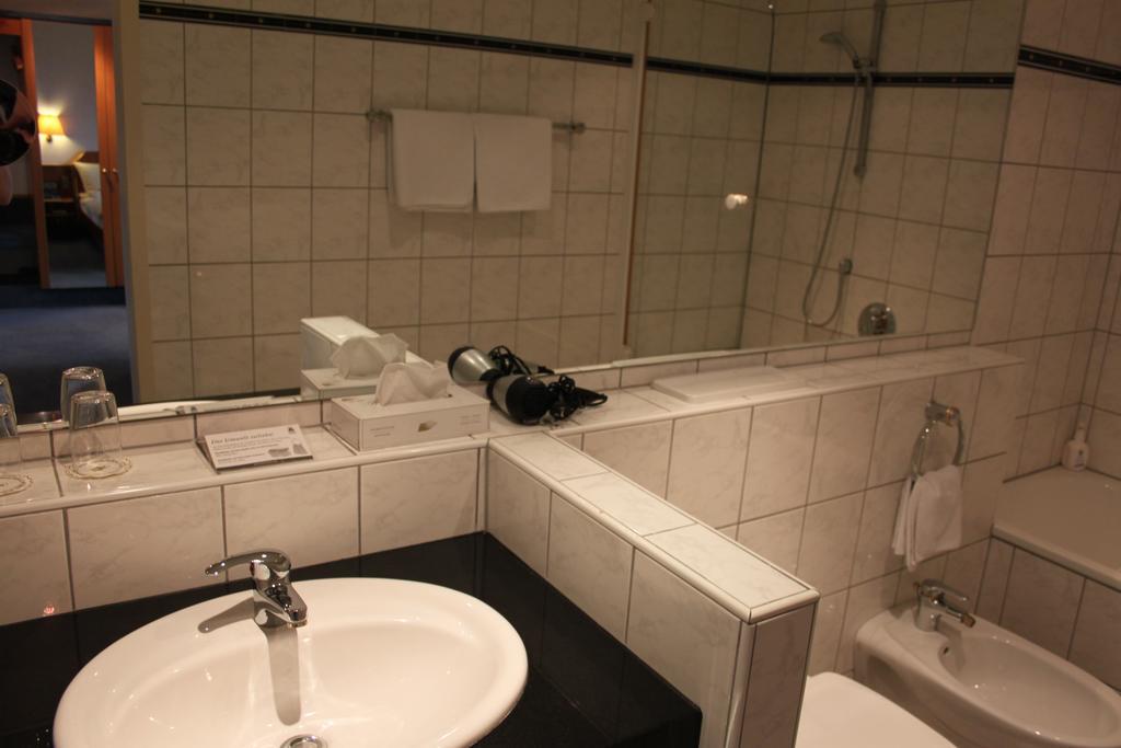 Hotel-Gasthof Die Post Brennerei Frankenhoehe Schillingsfuerst Phòng bức ảnh