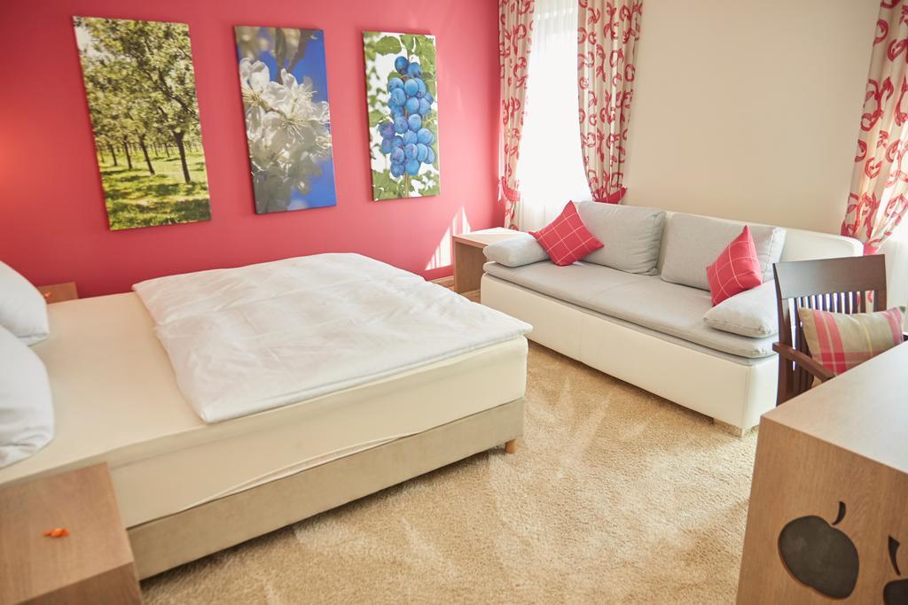 Hotel-Gasthof Die Post Brennerei Frankenhoehe Schillingsfuerst Ngoại thất bức ảnh