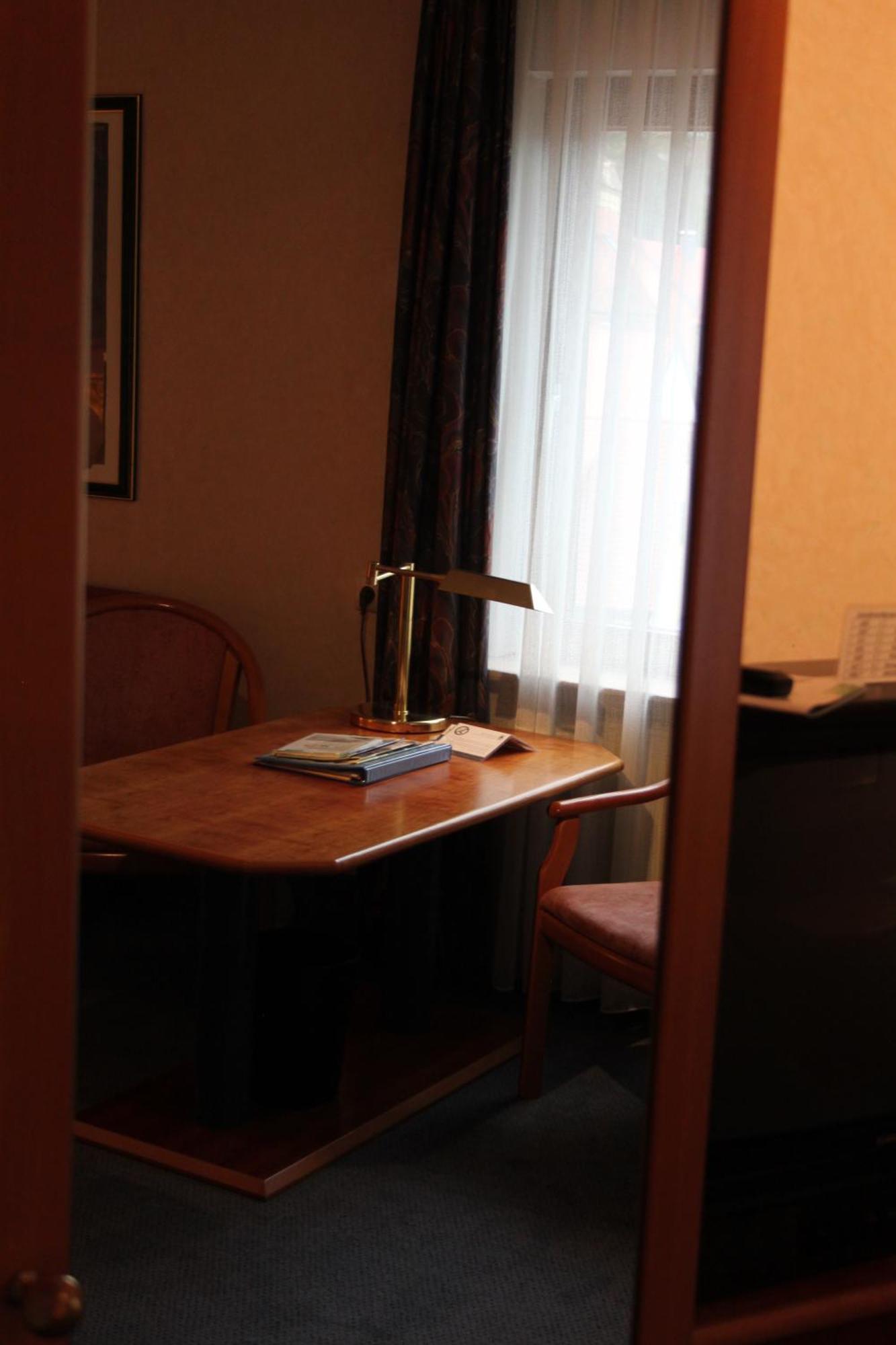 Hotel-Gasthof Die Post Brennerei Frankenhoehe Schillingsfuerst Phòng bức ảnh