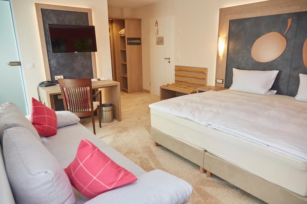 Hotel-Gasthof Die Post Brennerei Frankenhoehe Schillingsfuerst Ngoại thất bức ảnh
