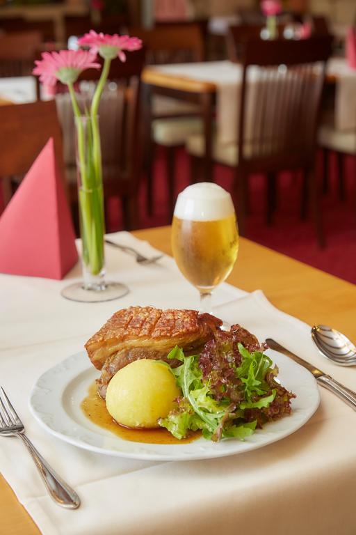 Hotel-Gasthof Die Post Brennerei Frankenhoehe Schillingsfuerst Ngoại thất bức ảnh