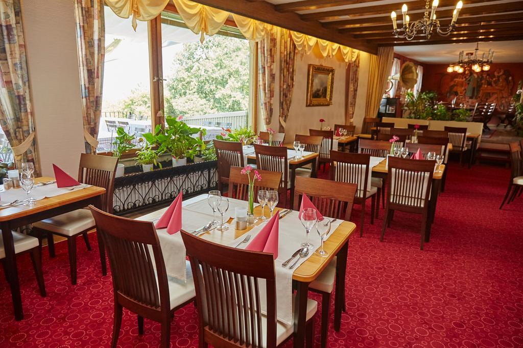 Hotel-Gasthof Die Post Brennerei Frankenhoehe Schillingsfuerst Ngoại thất bức ảnh