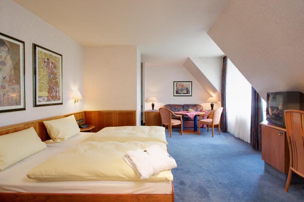 Hotel-Gasthof Die Post Brennerei Frankenhoehe Schillingsfuerst Phòng bức ảnh